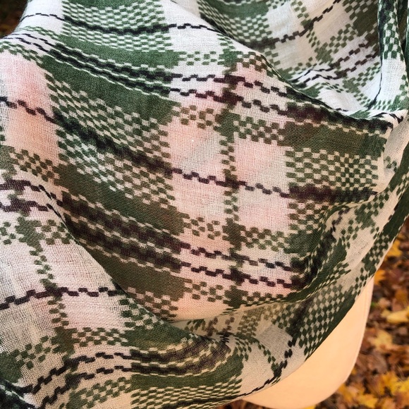 ‼️WEEKEND SALE‼️ Sir Alistair Rai☀️Green plaid infinity scarf - Picture 5 of 8